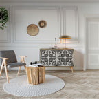 MONOCHROME NEXUS Skänk med två dörrar