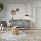 POLYGONAL ARTISTRY Skänk med tre dörrar