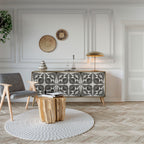 MONOCHROME NEXUS Skänk med tre dörrar