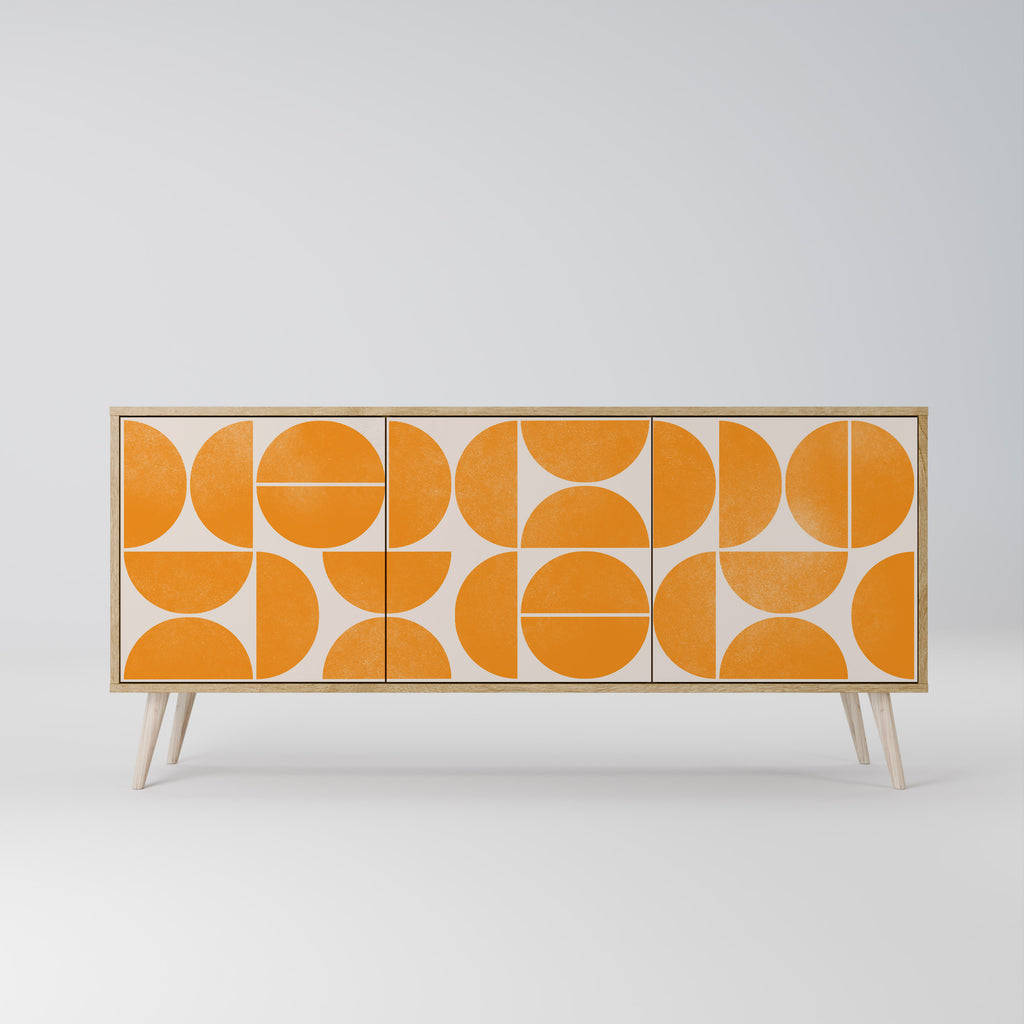 RECURRING DREAMS Skänk med tre dörrar