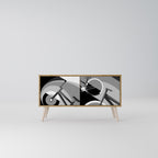 BIKE ENERGY Kompaktní dvoudveřový TV stolek