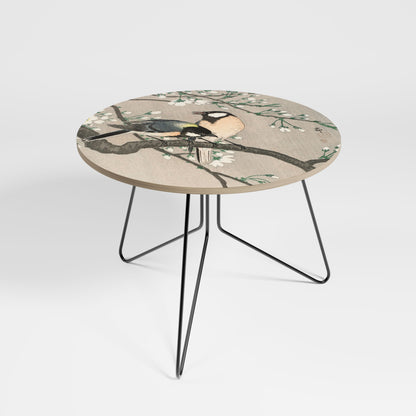 Grande table basse avec des seins sur une branche de cerisier