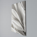 WHISPERS OF WHITE Cuadro en lienzo vertical