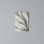 WHISPERS OF WHITE Cuadro en lienzo vertical