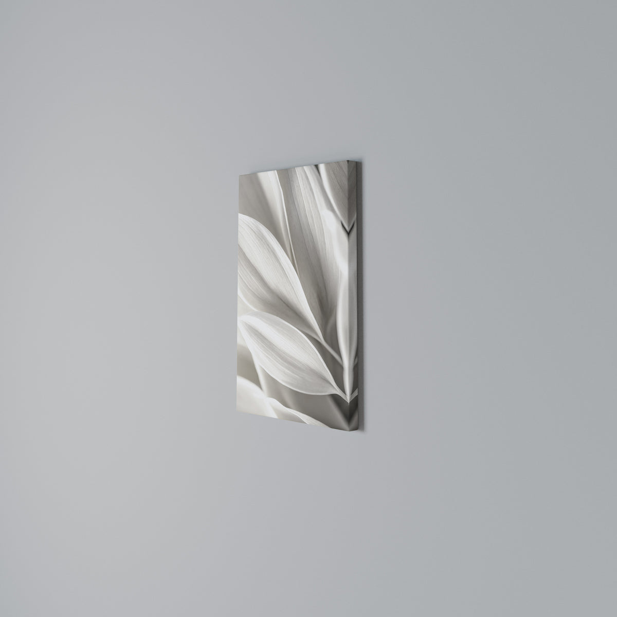 WHISPERS OF WHITE Cuadro en lienzo vertical
