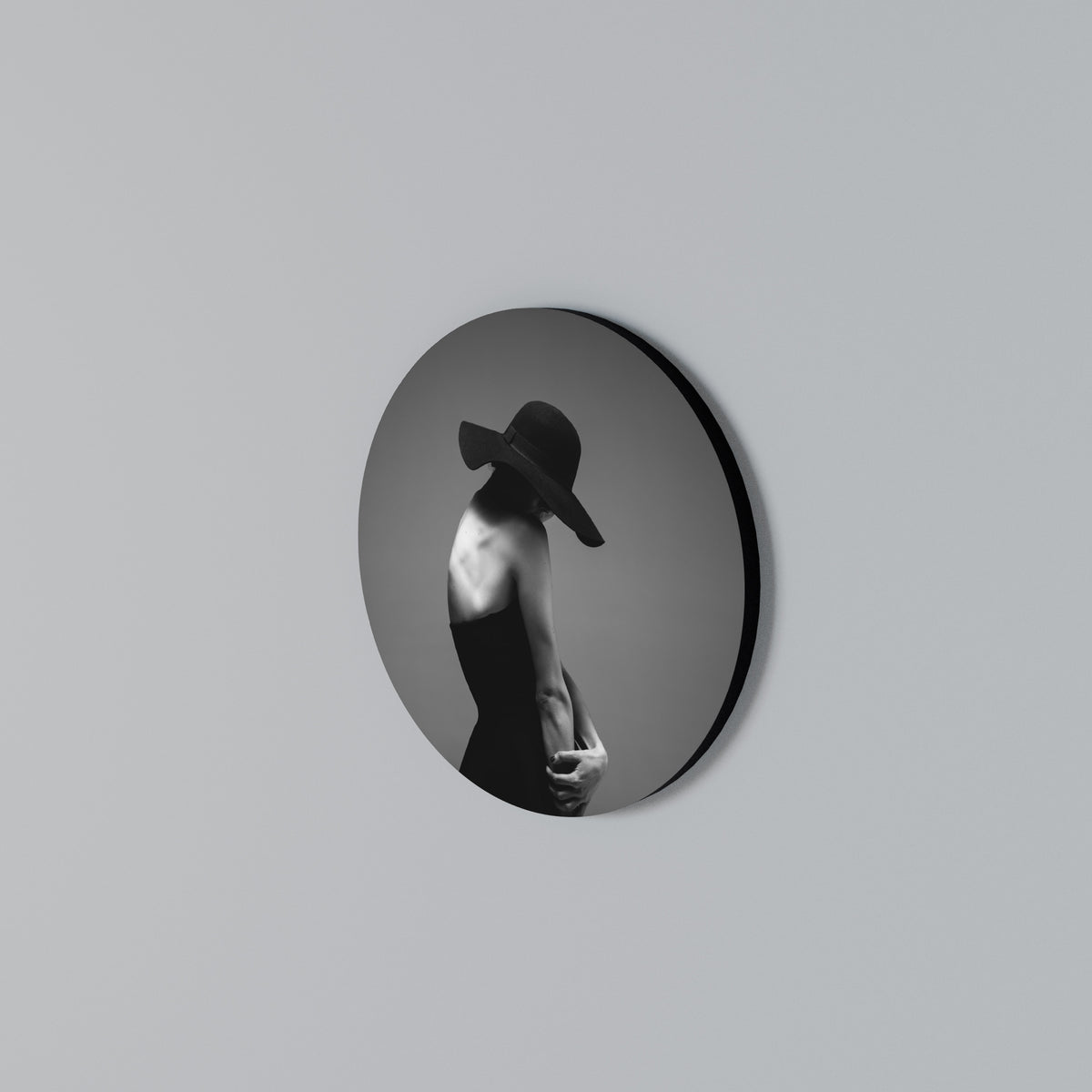 SILHOUETTE OF MYSTERY Rundes Wandbild