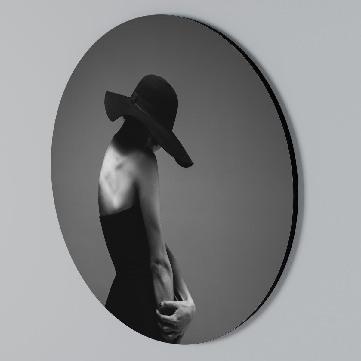 SILHOUETTE OF MYSTERY Rundes Wandbild