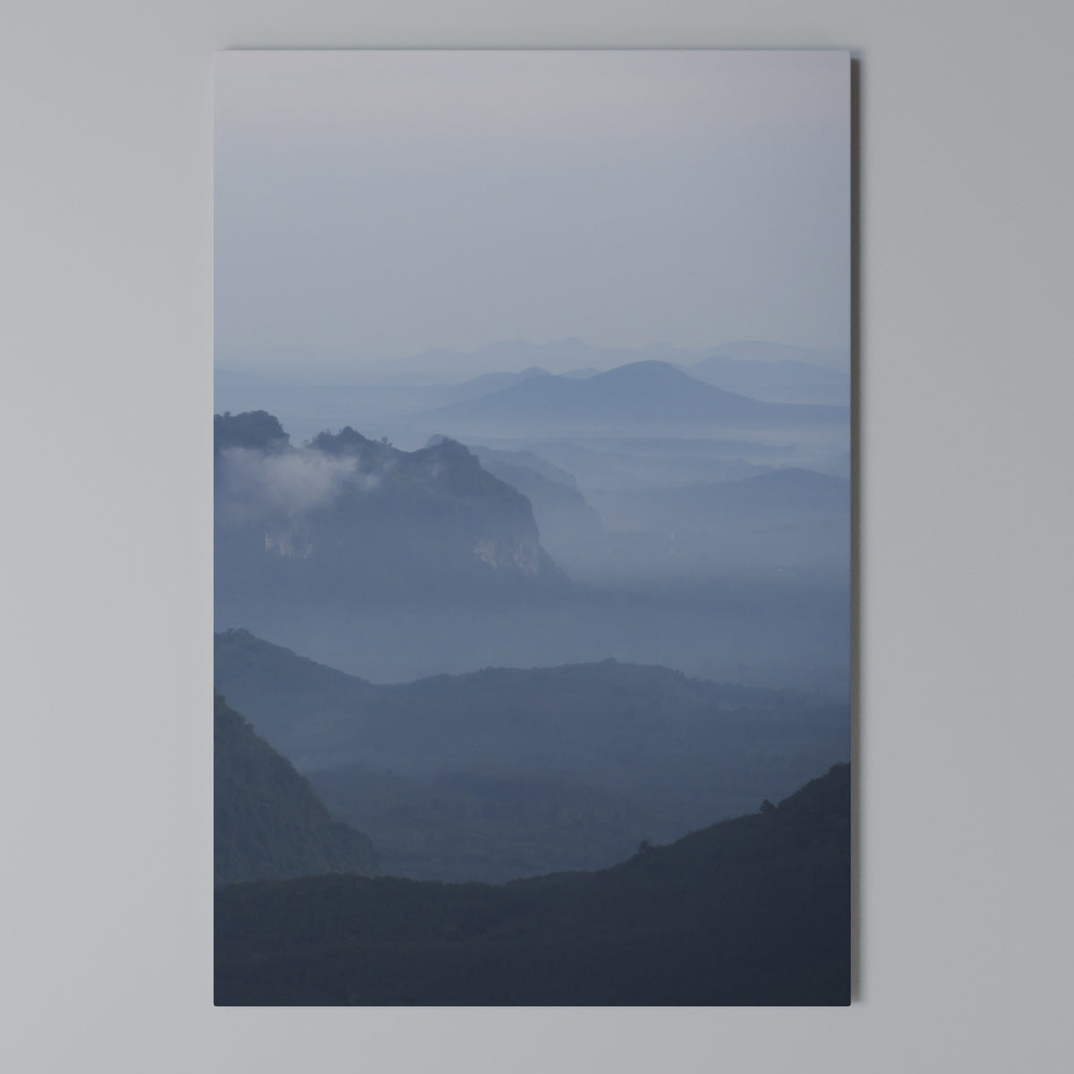 MISTY MOUNTAIN WHISPER Κατακόρυφος Πίνακας σε Καμβά