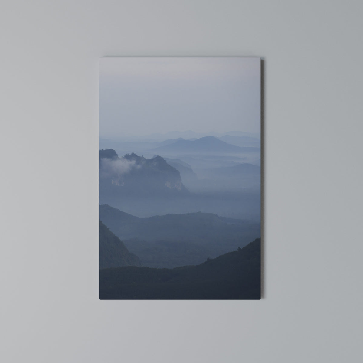 MISTY MOUNTAIN WHISPER Κατακόρυφος Πίνακας σε Καμβά