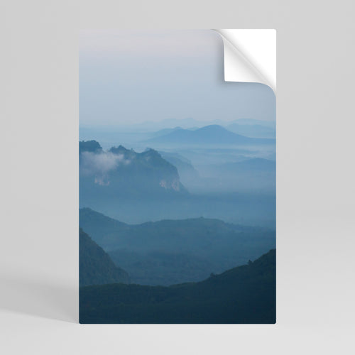 MISTY MOUNTAIN WHISPER Självhäftande Vertikal Poster