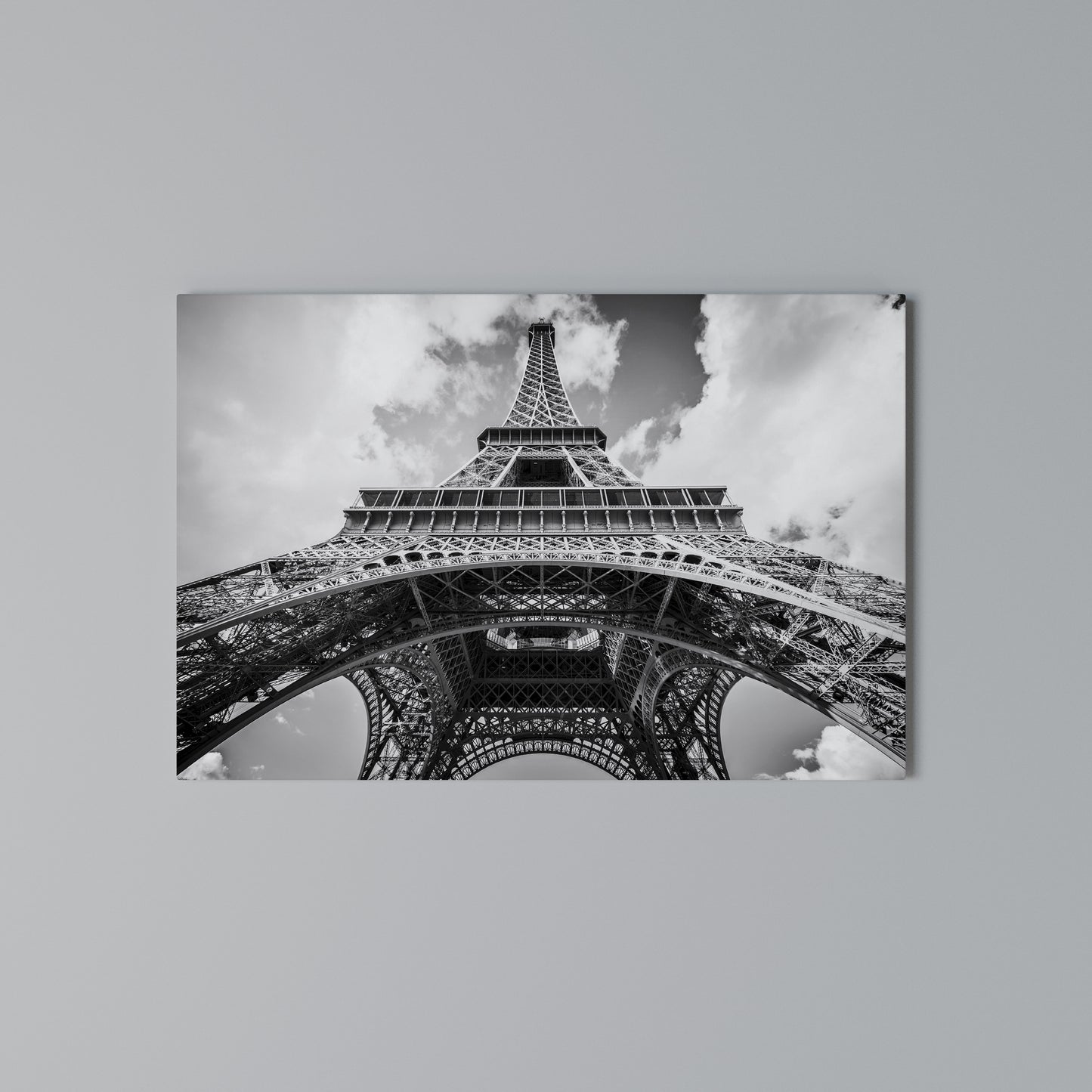 TIMELESS EIFFEL PERSPECTIVE Horizontal Canvas Print