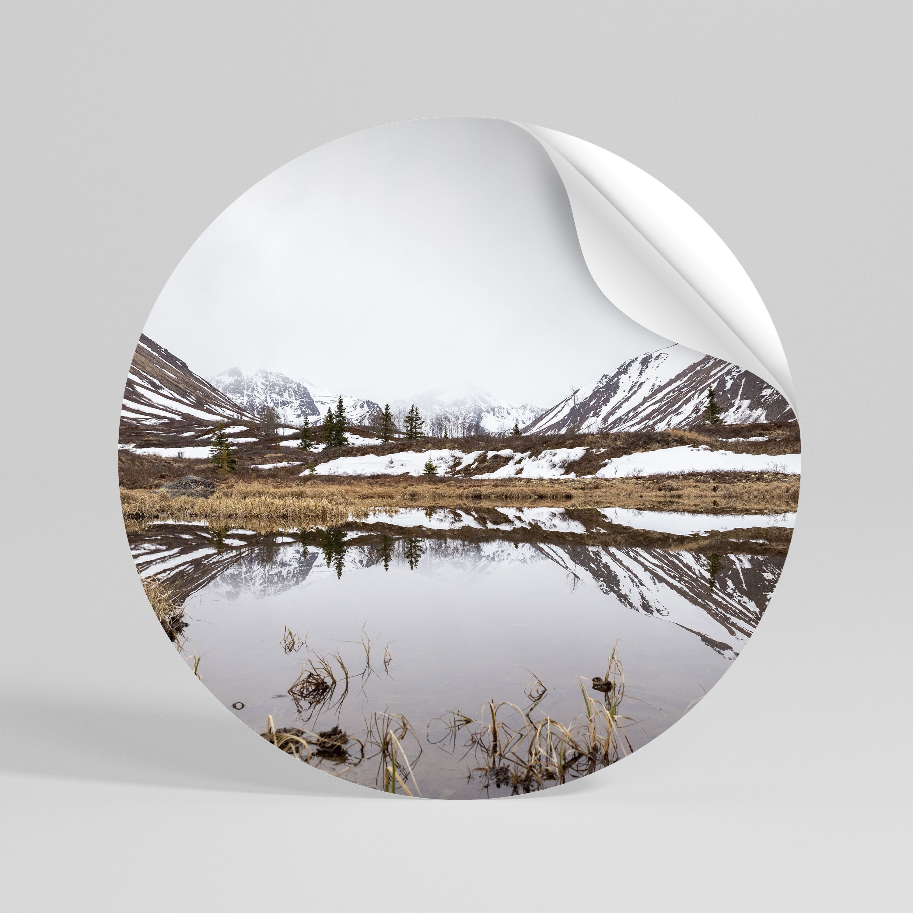 SNOW-KISSED REFLECTIONS Runder Wandsticker zum Abziehen und Aufkleben