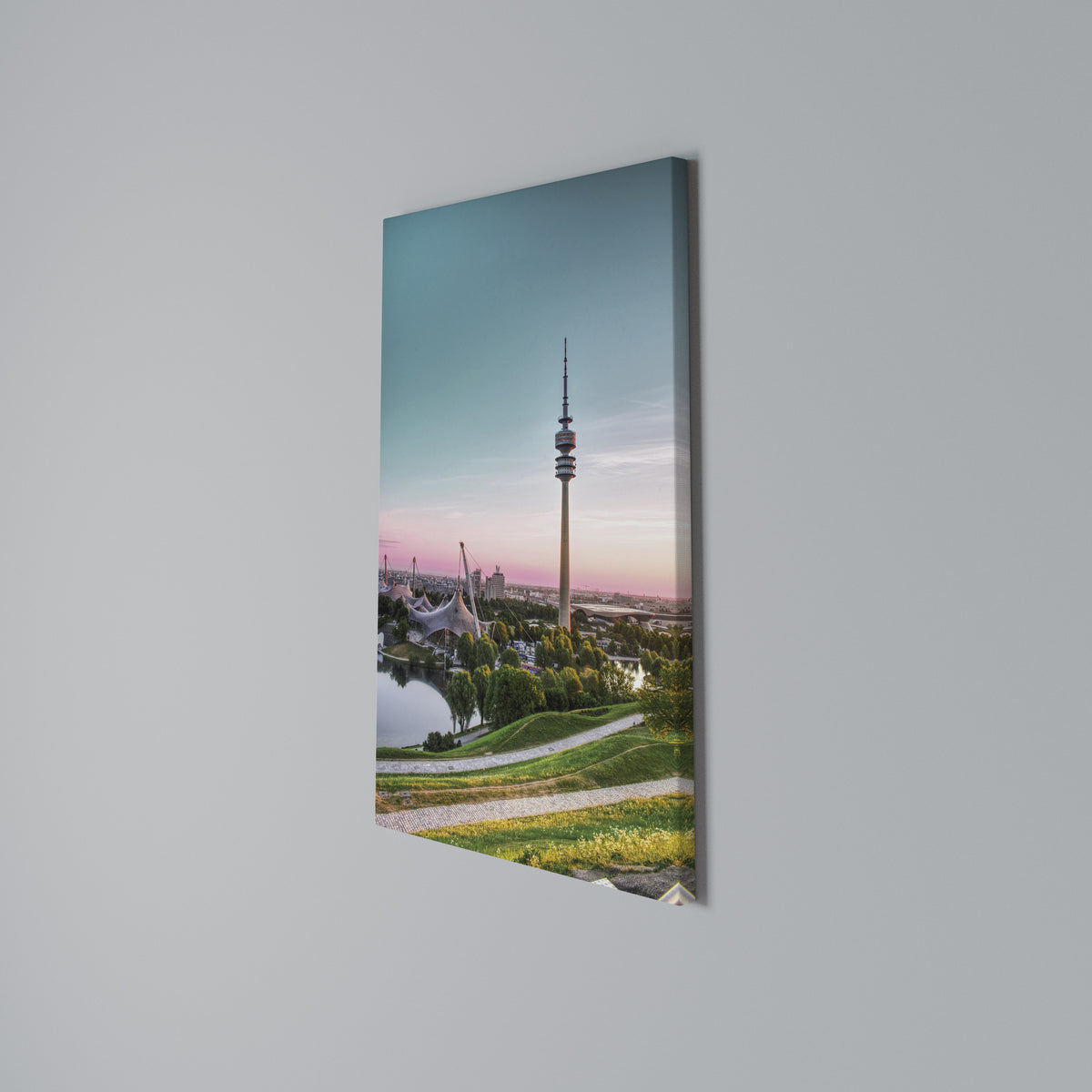 TOWERING DREAMSCAPE Cuadro en lienzo vertical