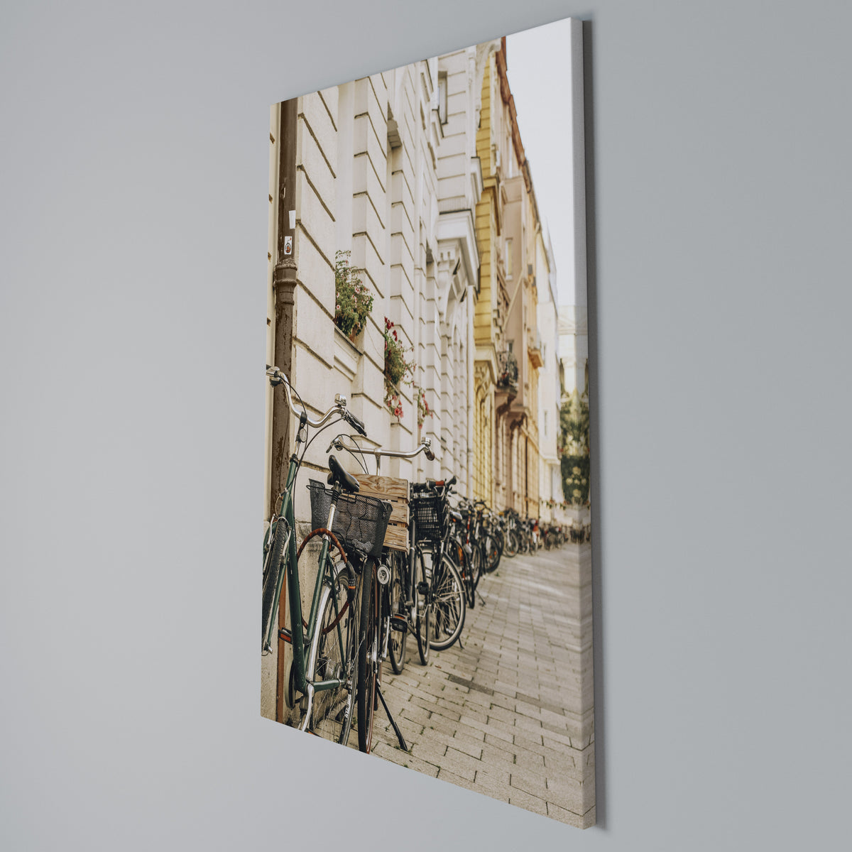 URBAN CYCLE HAVEN Κατακόρυφος Πίνακας σε Καμβά