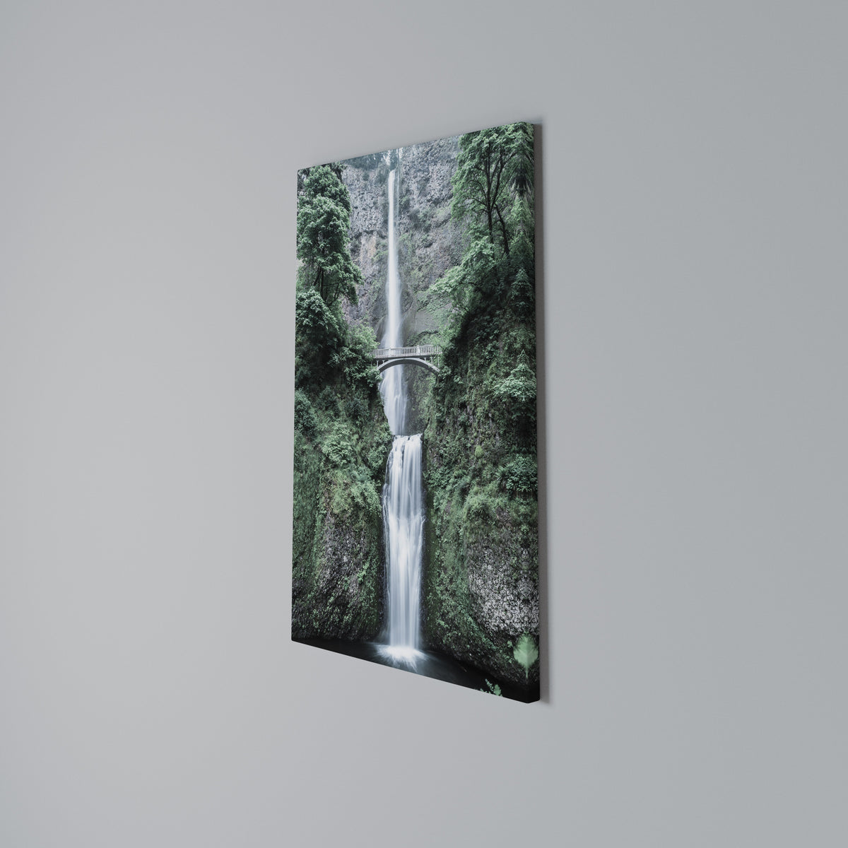 MYSTICAL WATERSCAPE BRIDGE Cuadro en lienzo vertical