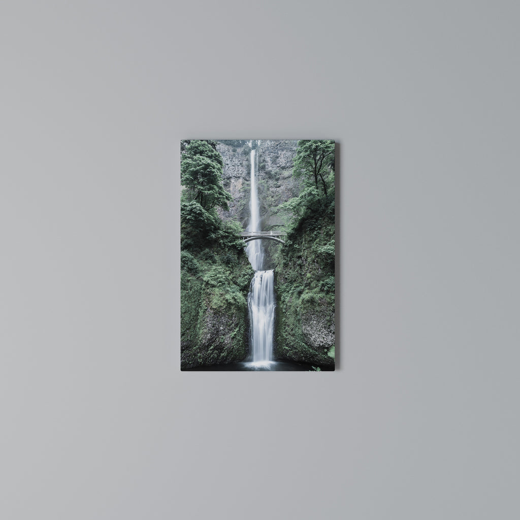MYSTICAL WATERSCAPE BRIDGE Cuadro en lienzo vertical