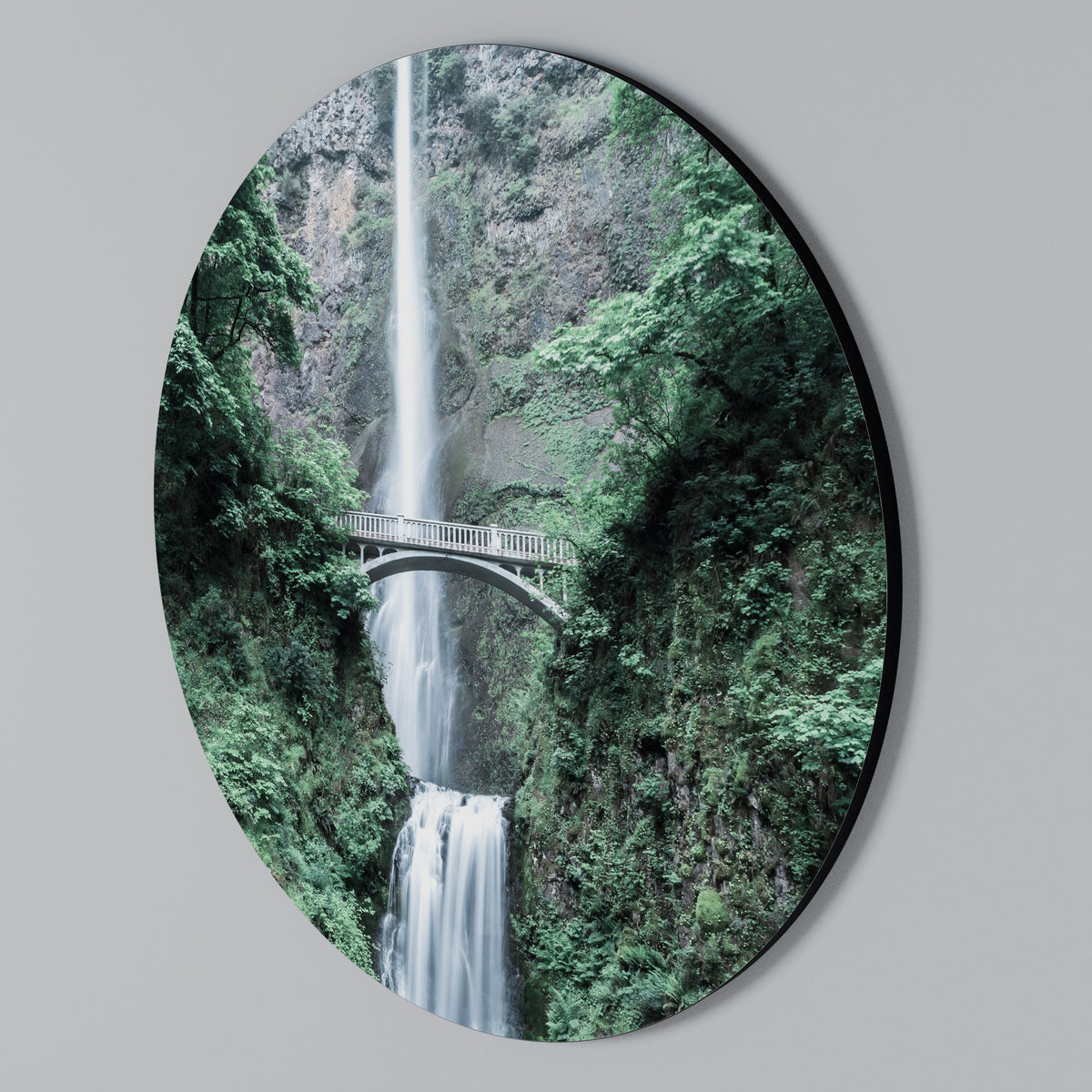 MYSTICAL WATERSCAPE BRIDGE Arte de pared redondo