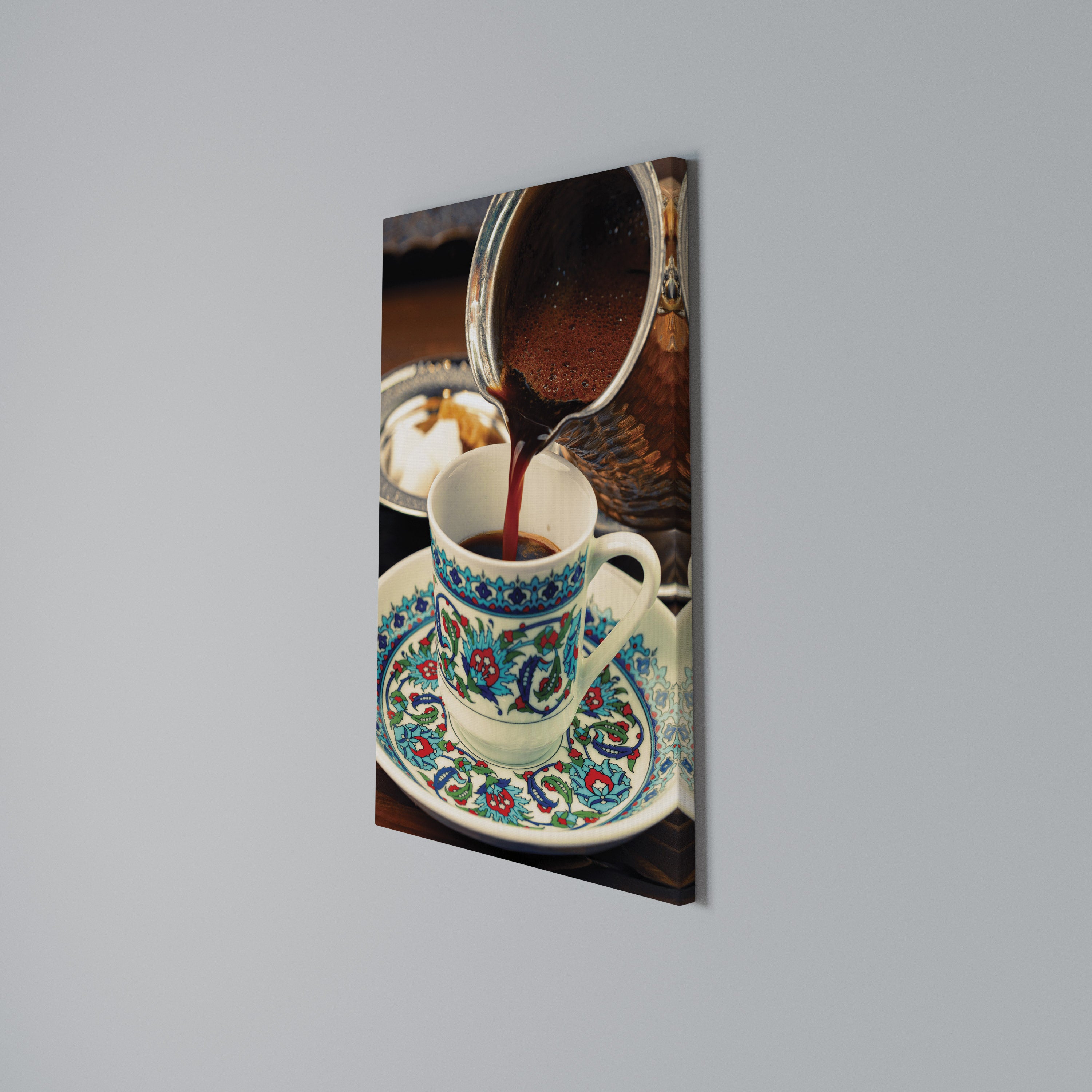 TRADITION IN A CUP Cuadro en lienzo vertical