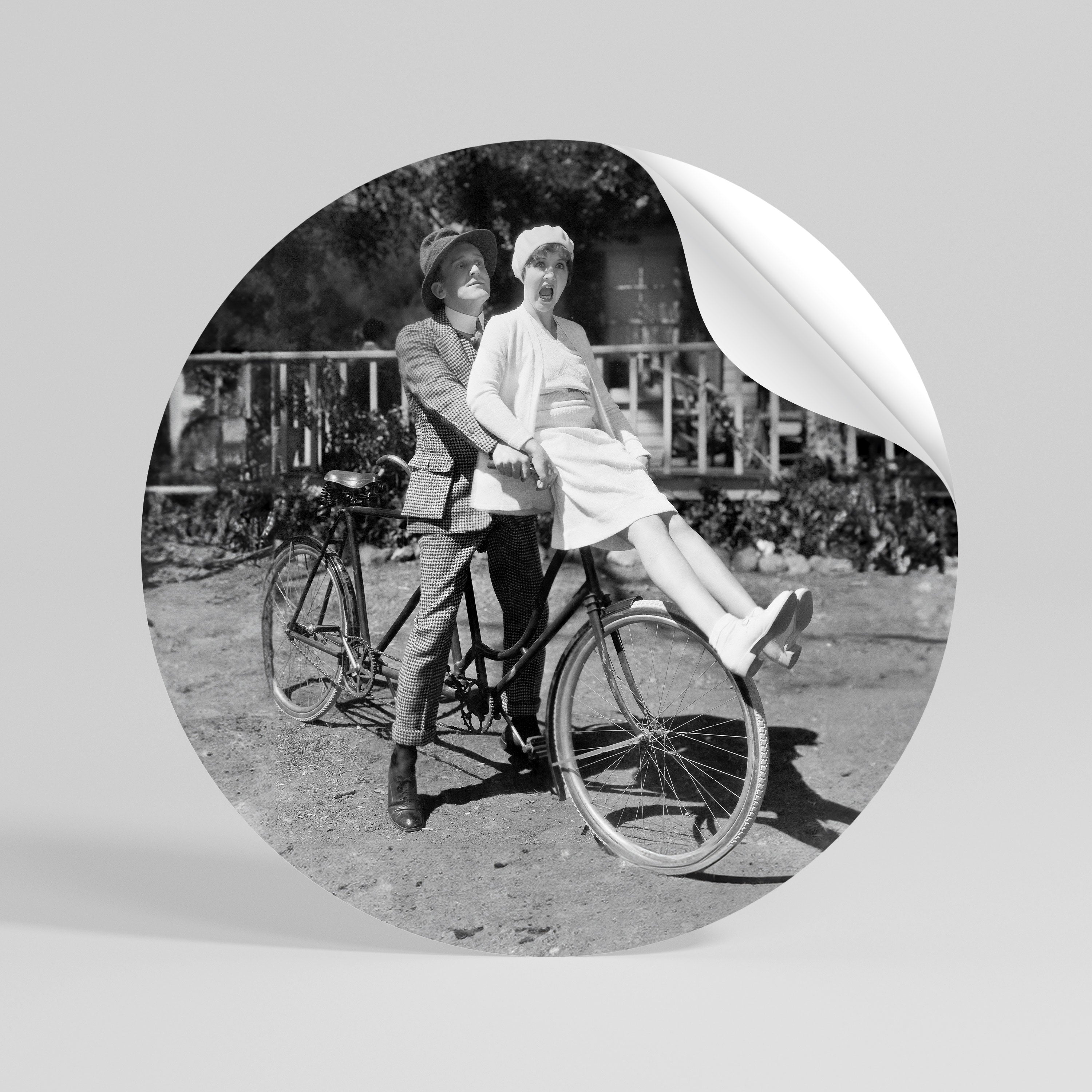 RIDING THROUGH TIME Autocolante Redondo Removível