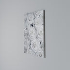 ELEGANCE IN WHITE Quadro em tela vertical