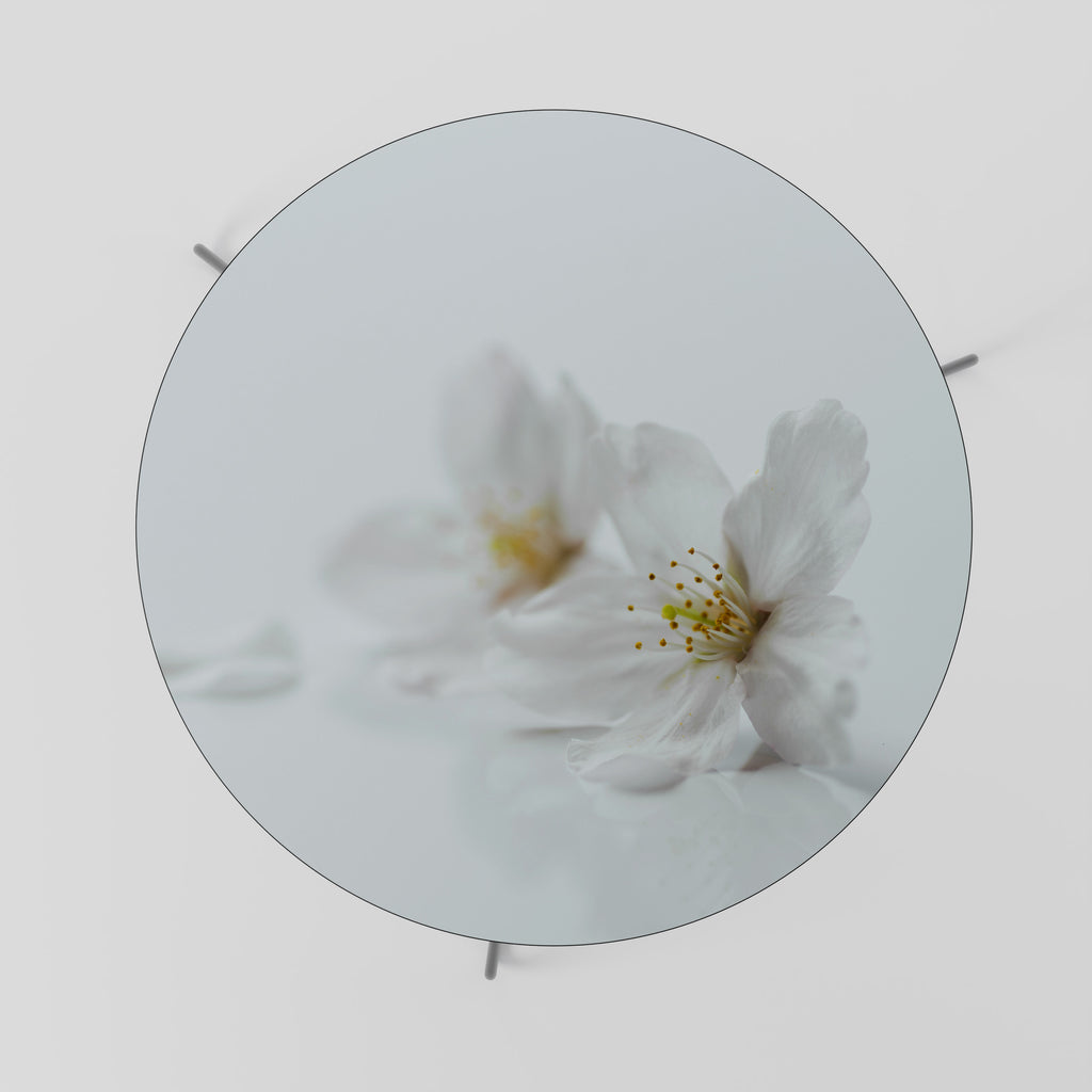 FLEETING WHITE PETALS Soffbord