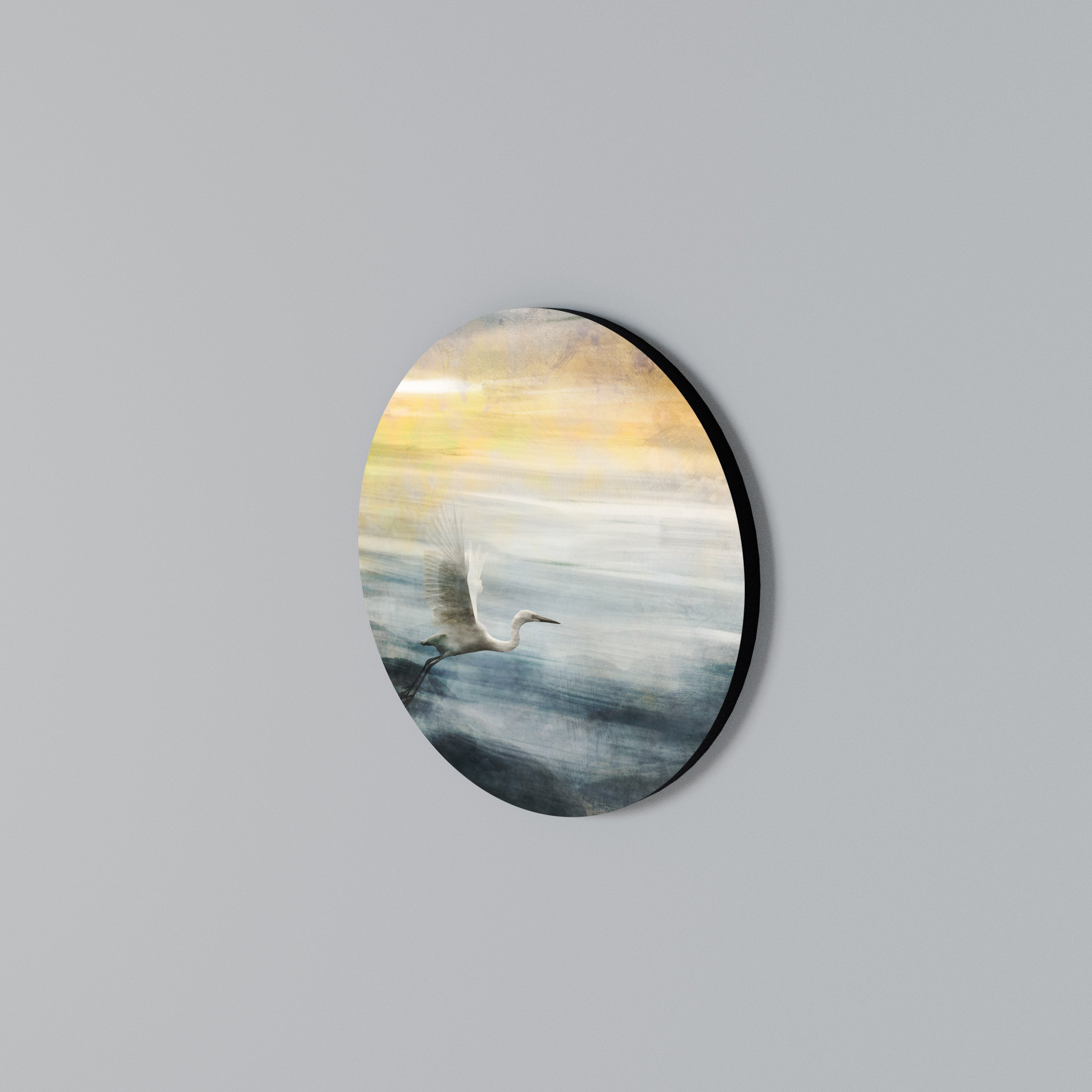 HERON IN FLY Round Wall Art